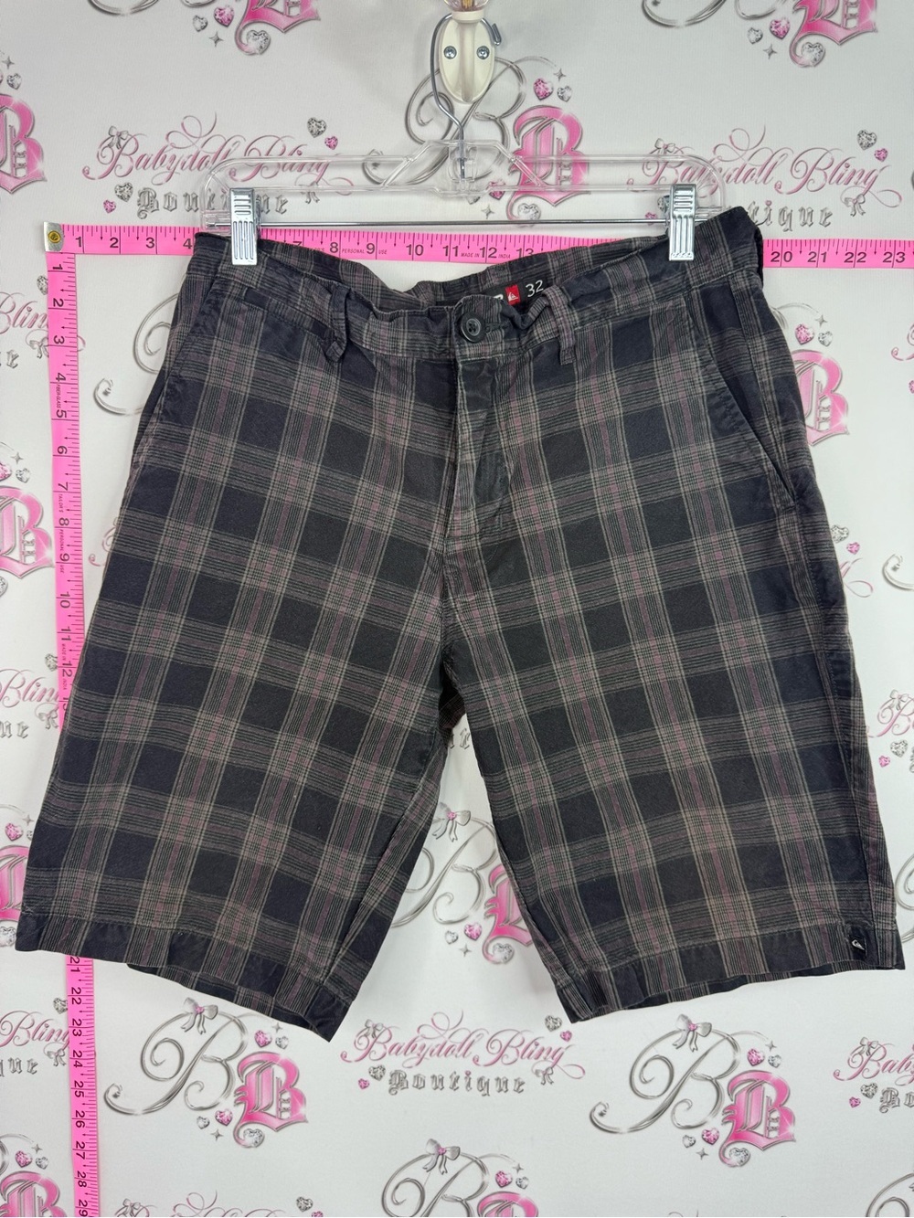 Quiksilver shorts Men's Plaid Flat Front Shorts - Black & Gray